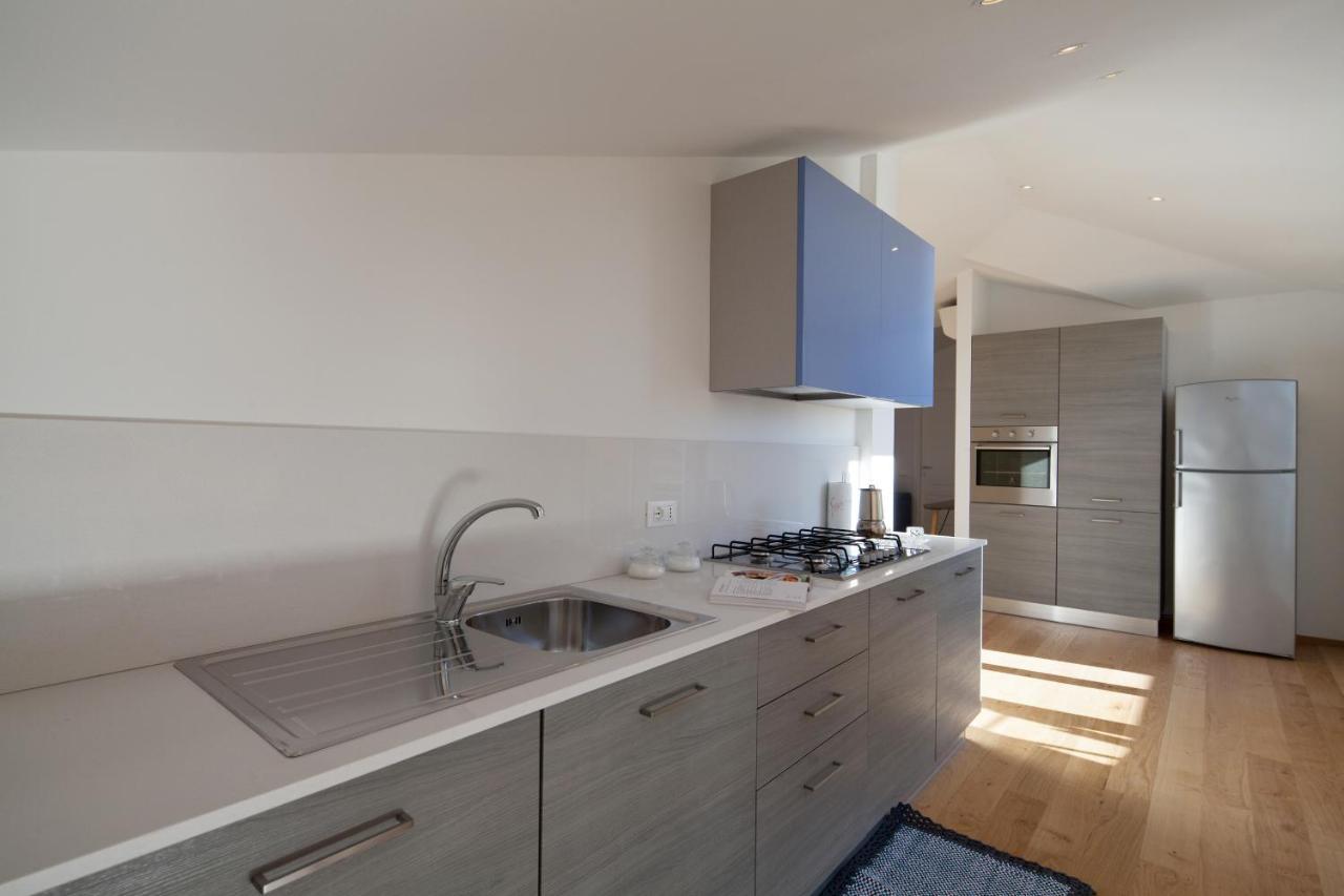 Terrazza Blue Line Apartment เตลลาโร ภายนอก รูปภาพ